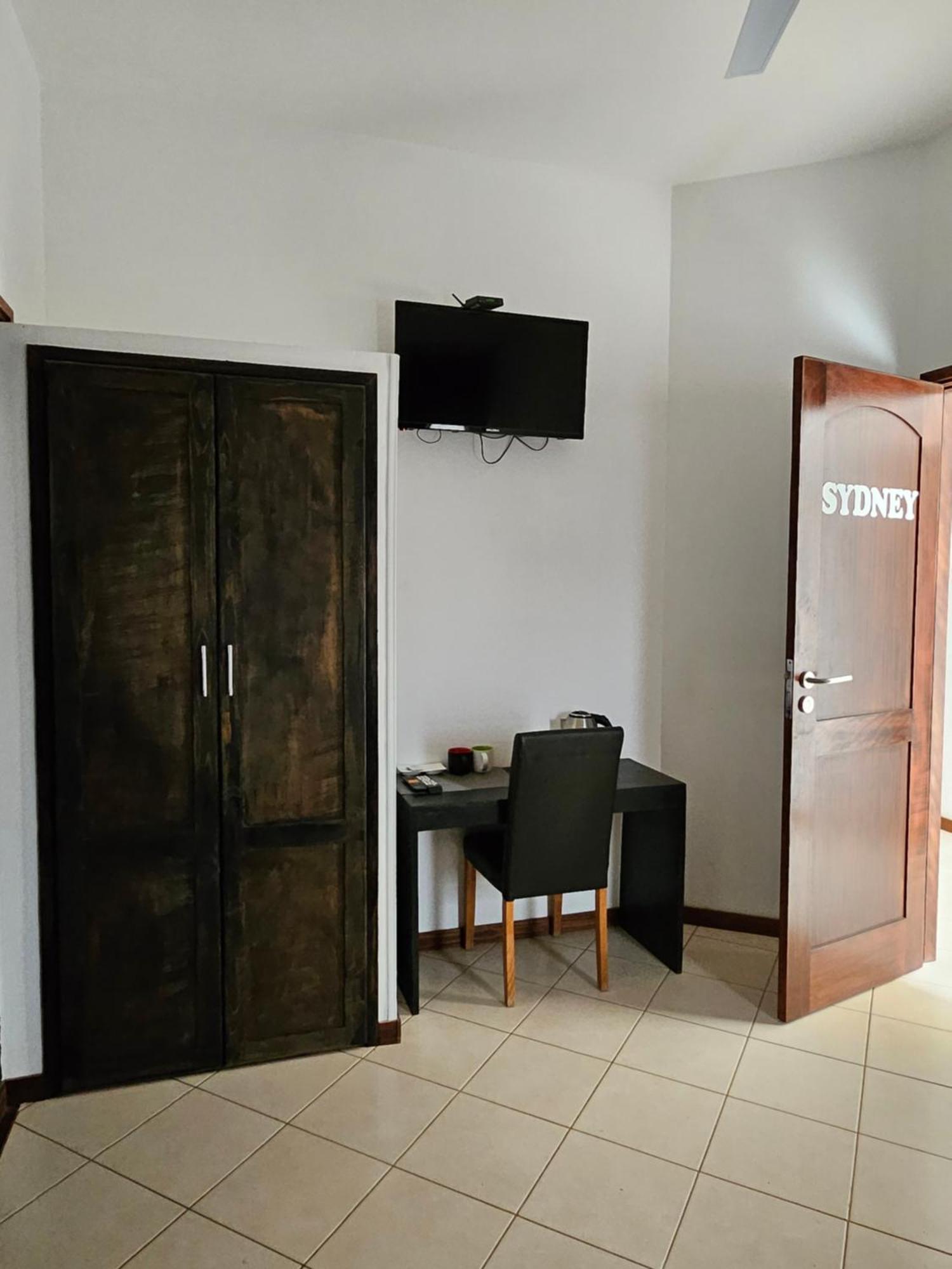Blue Eagle Guesthouse - Casa De Hospedes サンタ・マリア エクステリア 写真