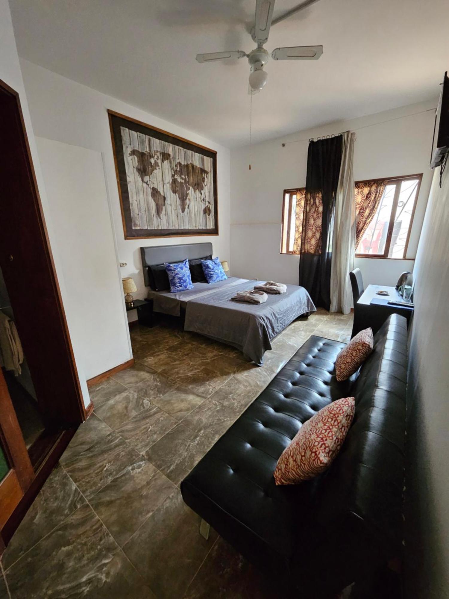 Blue Eagle Guesthouse - Casa De Hospedes サンタ・マリア エクステリア 写真
